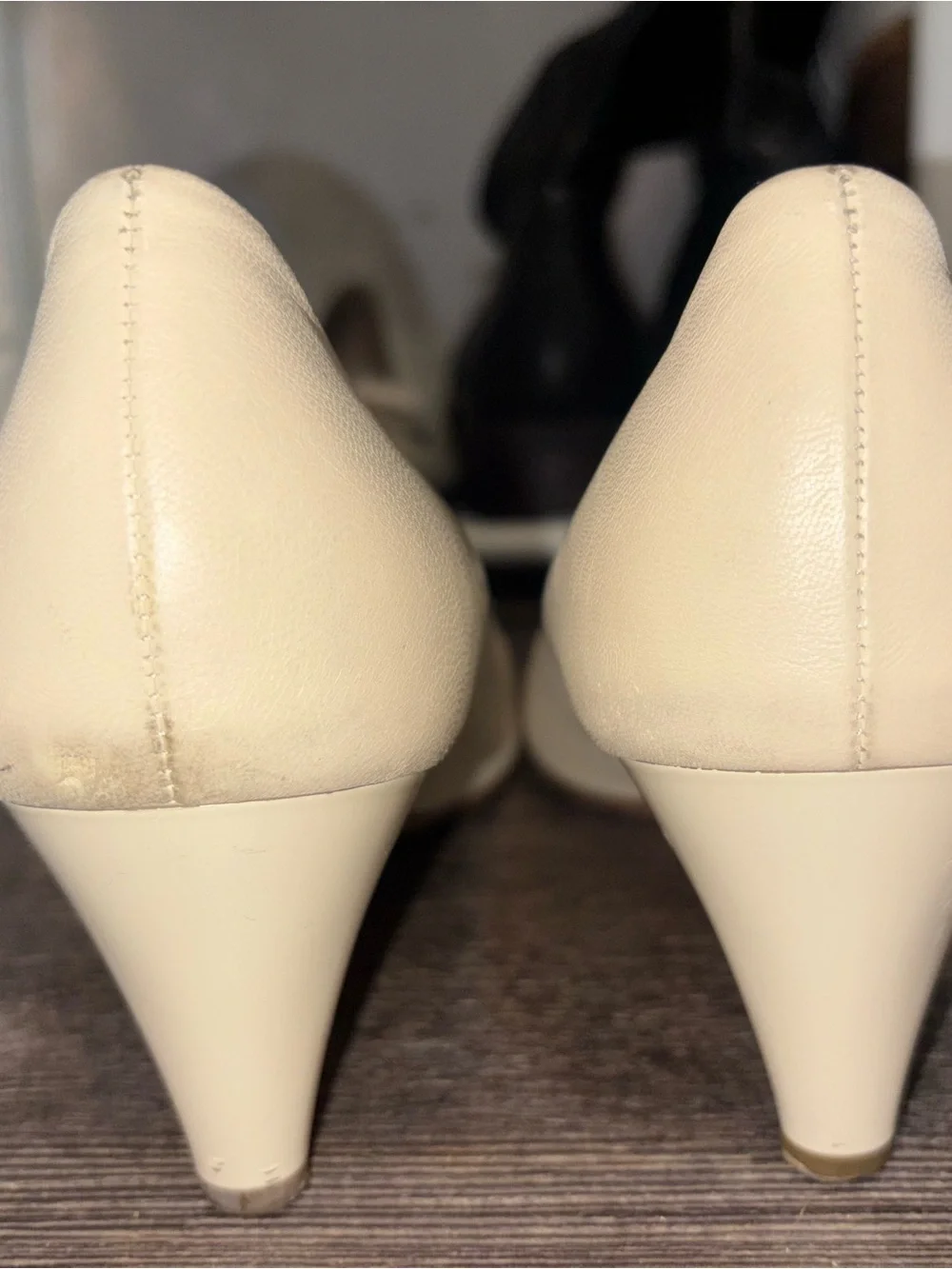 Vintage Salvatore Ferragamo Vara Bow Pumps Ivory Leather Heel Women’s Size 8 2A